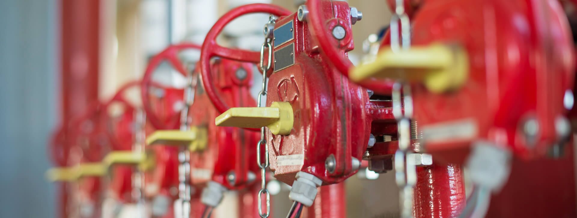 Detailaufnahme von Ventilen einer CO2 Löschanlage